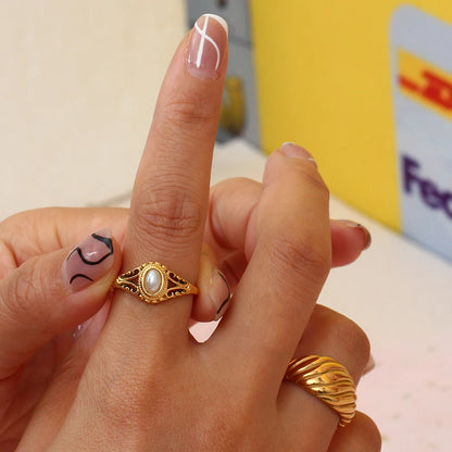 2023 New Thin 18K Gold Plated Hollow Texture Natural Freshwater Pearl Rings For Women Stainless Steel Tarnish Free Gold Ring