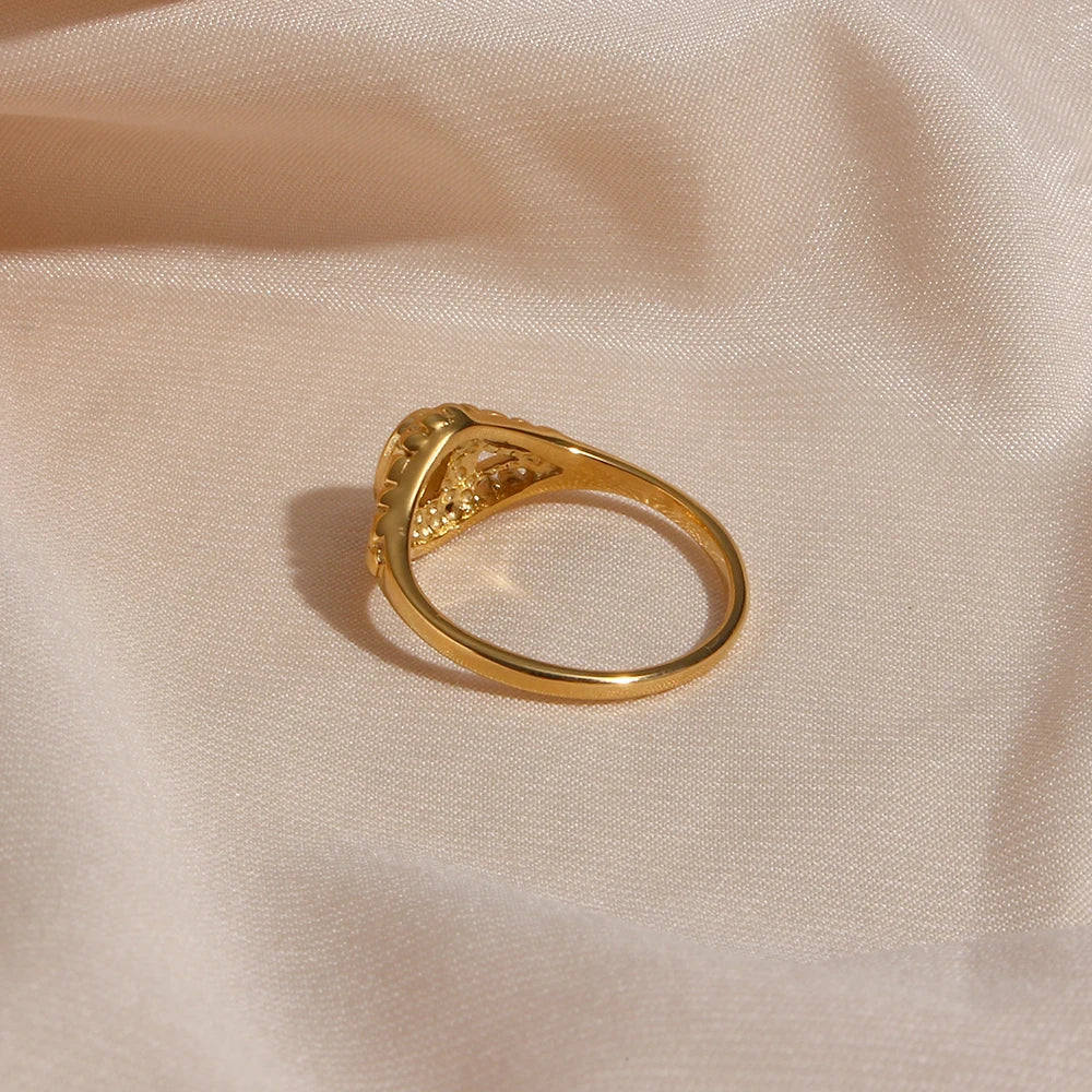 2023 New Thin 18K Gold Plated Hollow Texture Natural Freshwater Pearl Rings For Women Stainless Steel Tarnish Free Gold Ring