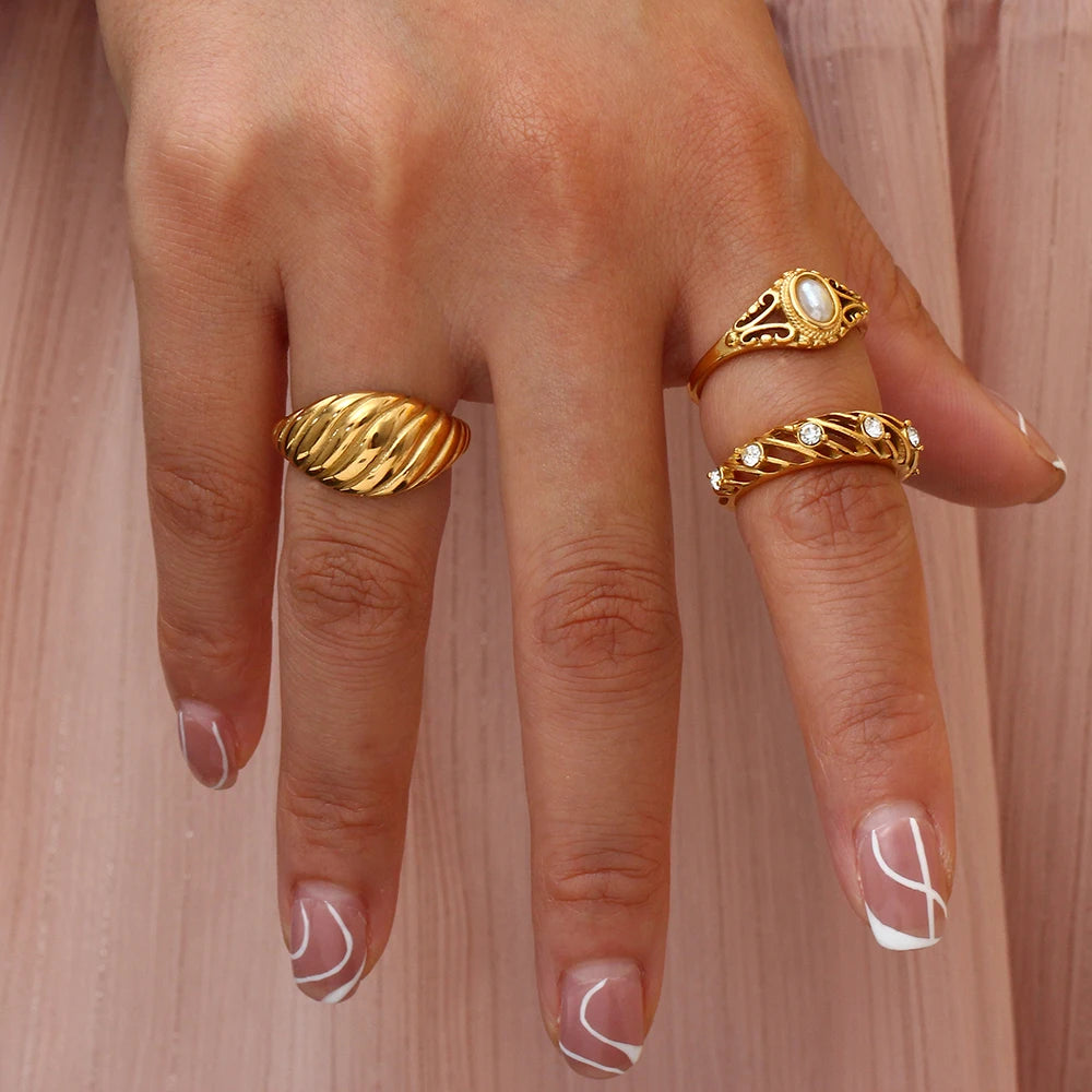 2023 New Thin 18K Gold Plated Hollow Texture Natural Freshwater Pearl Rings For Women Stainless Steel Tarnish Free Gold Ring