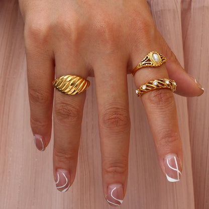 2023 New Thin 18K Gold Plated Hollow Texture Natural Freshwater Pearl Rings For Women Stainless Steel Tarnish Free Gold Ring