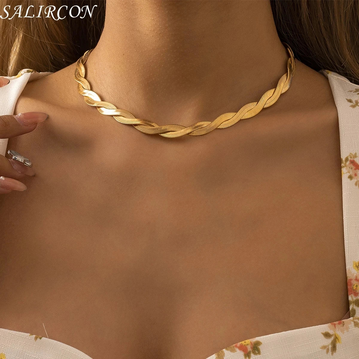 Liquid Gold Twisted Blade Choker