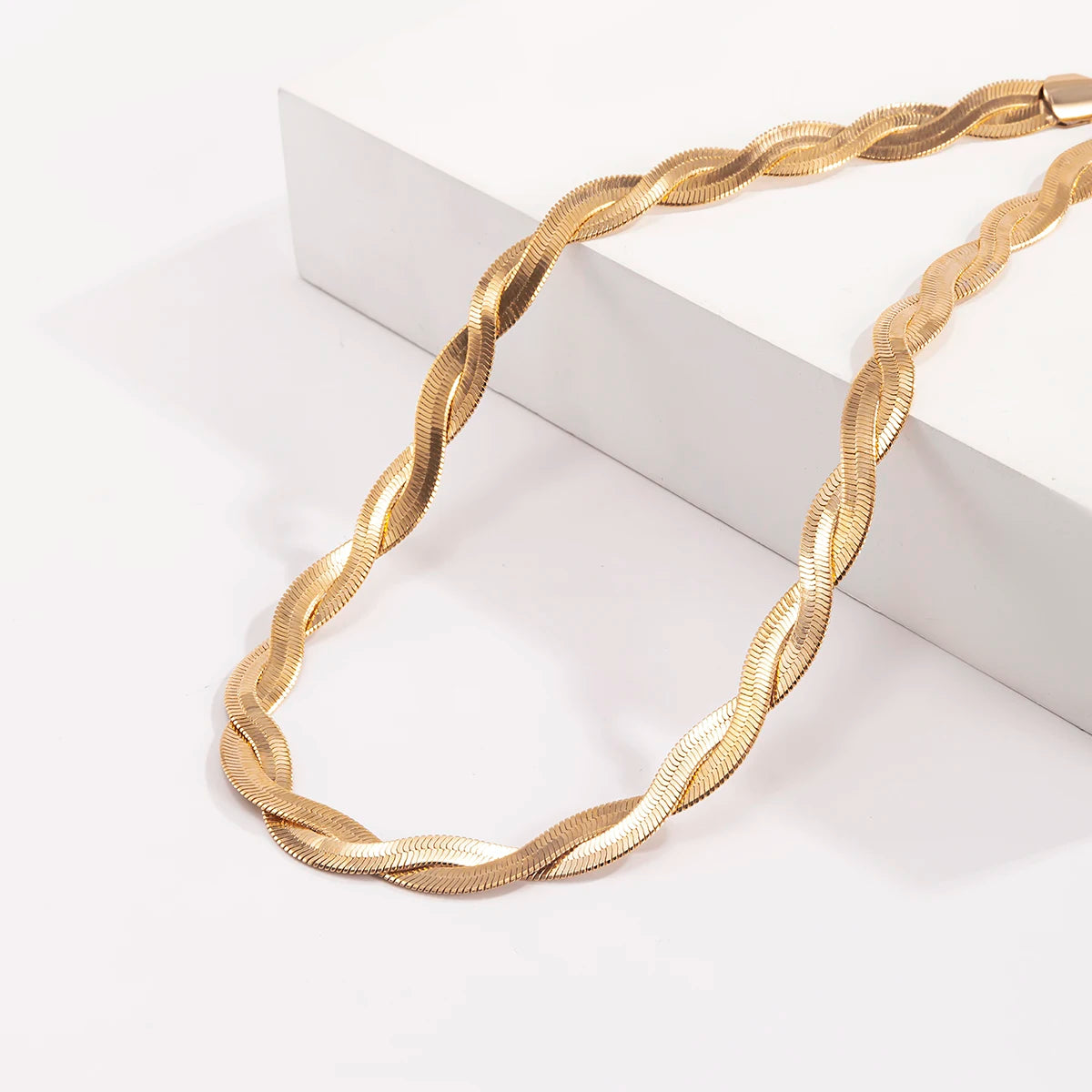 Liquid Gold Twisted Blade Choker