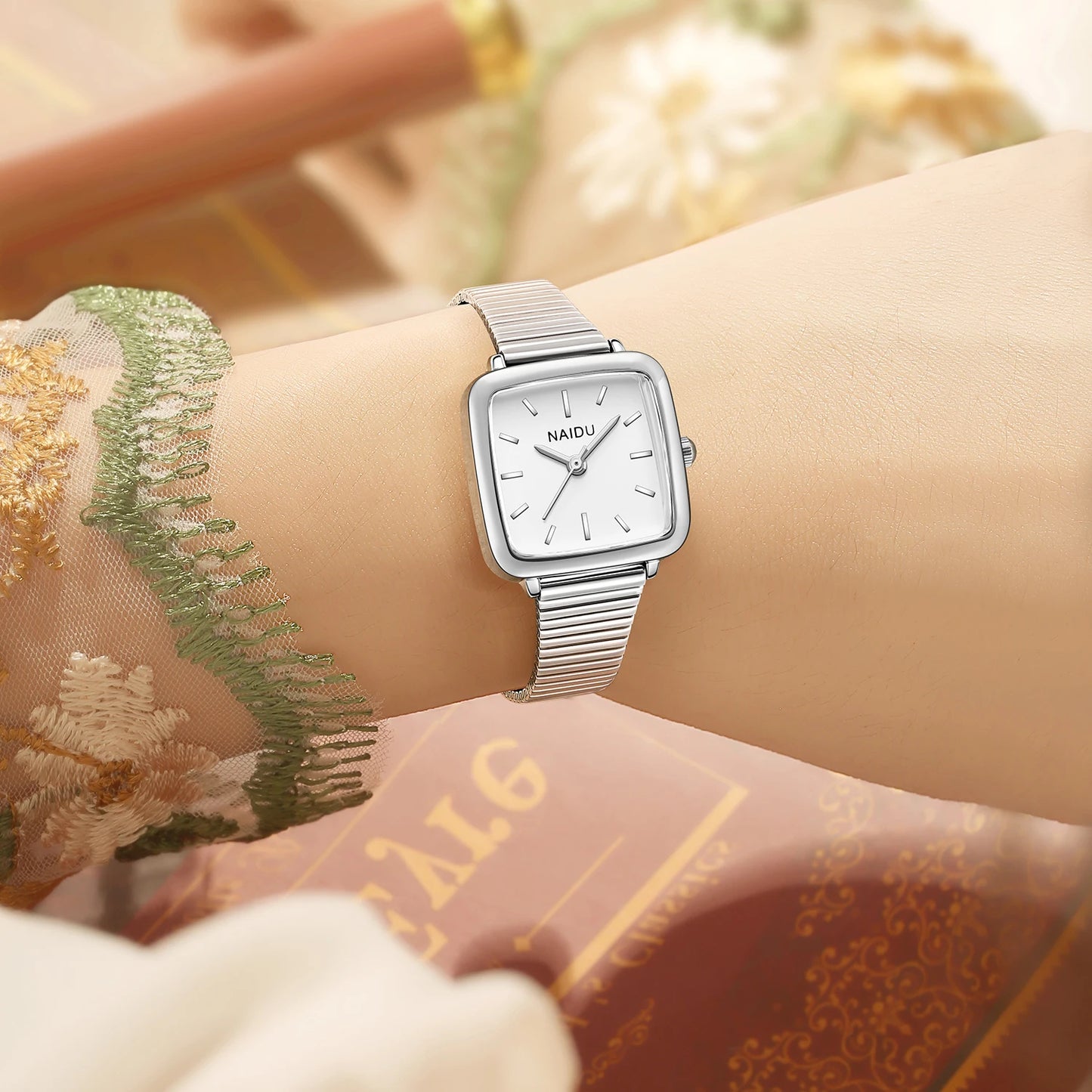 1 Piece of Women's Watch with a Simple, Artistic, and Retro Style, Featuring a Quartz Movement