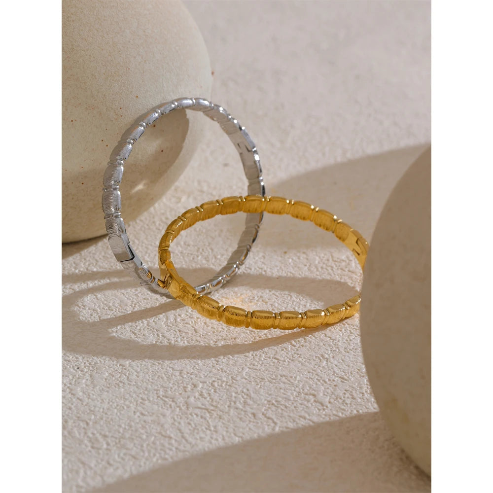 ✨ ABBA’S BEST Golden Texture Charm Bangle