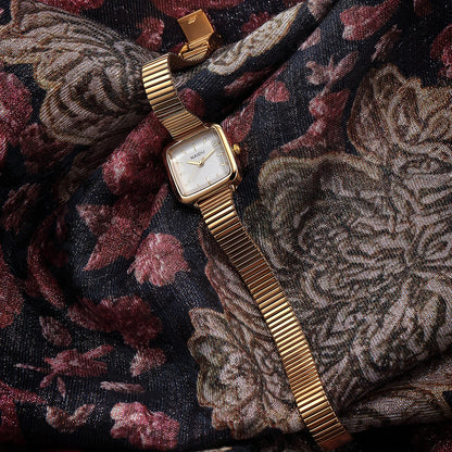 1 Piece of Women's Watch with a Simple, Artistic, and Retro Style, Featuring a Quartz Movement