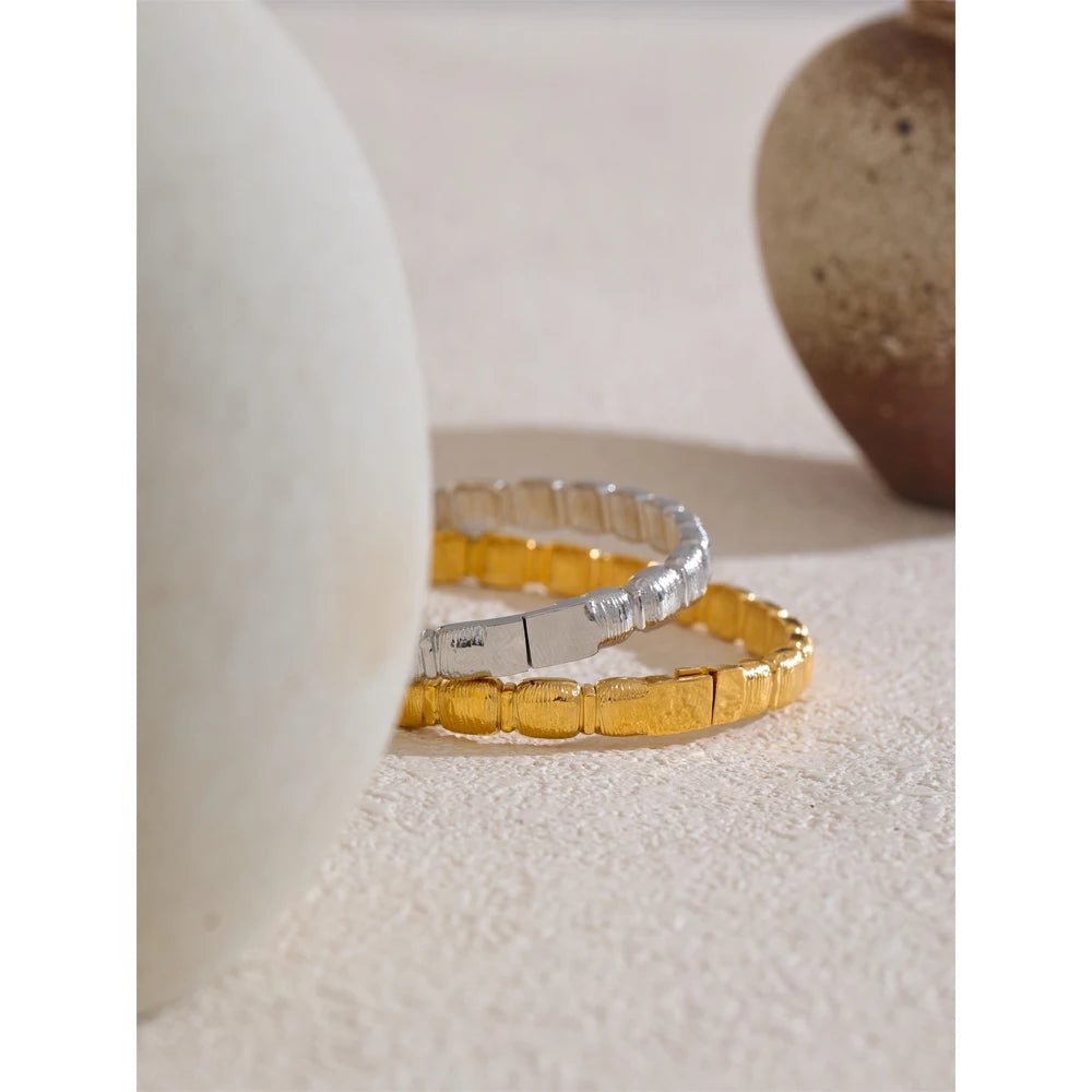 ✨ ABBA’S BEST Golden Texture Charm Bangle