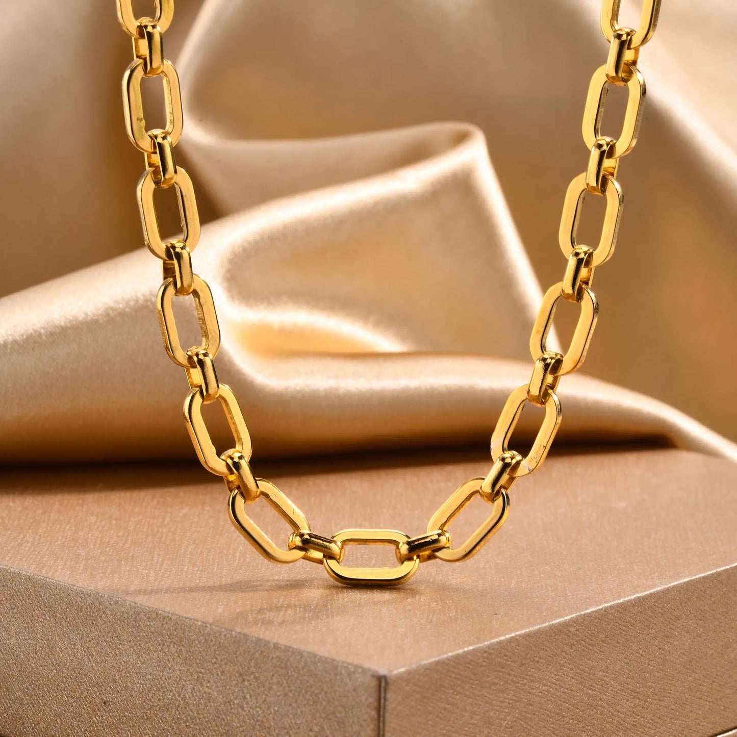 Polished Gold Oval Link Necklace