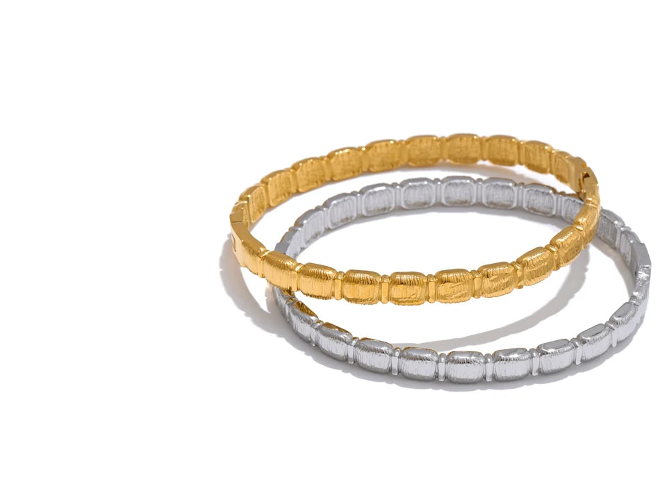 ✨ ABBA’S BEST Golden Texture Charm Bangle